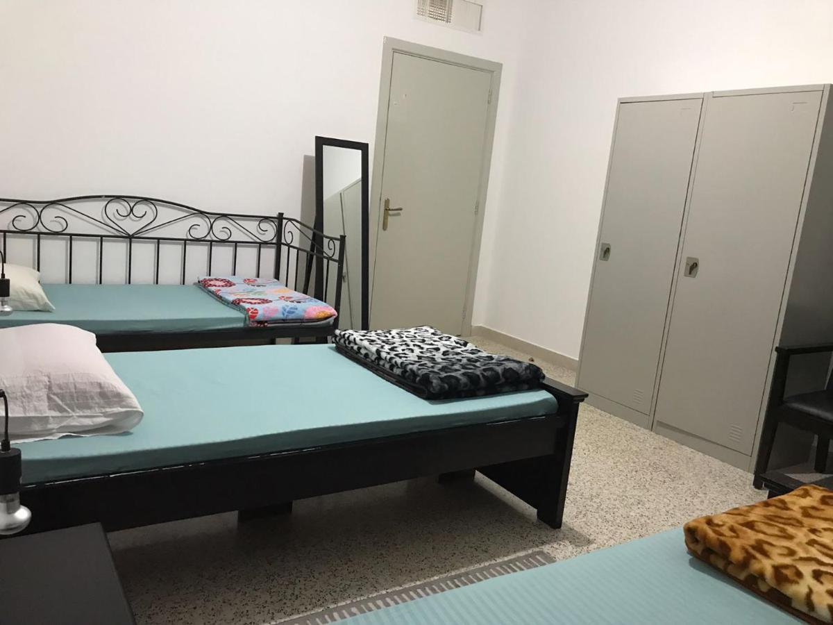 Homestay Master And Standard Near Corniche Beach