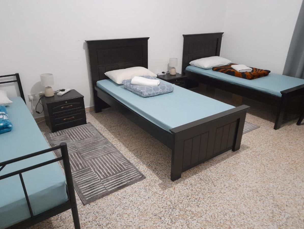 Homestay Master And Standard Near Corniche Beach